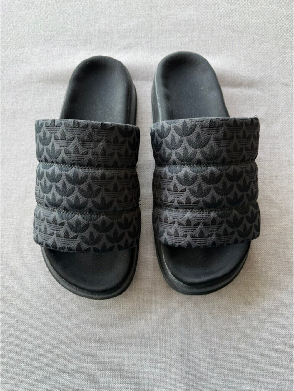 Adidas Women's Adilette Essential W Size 9